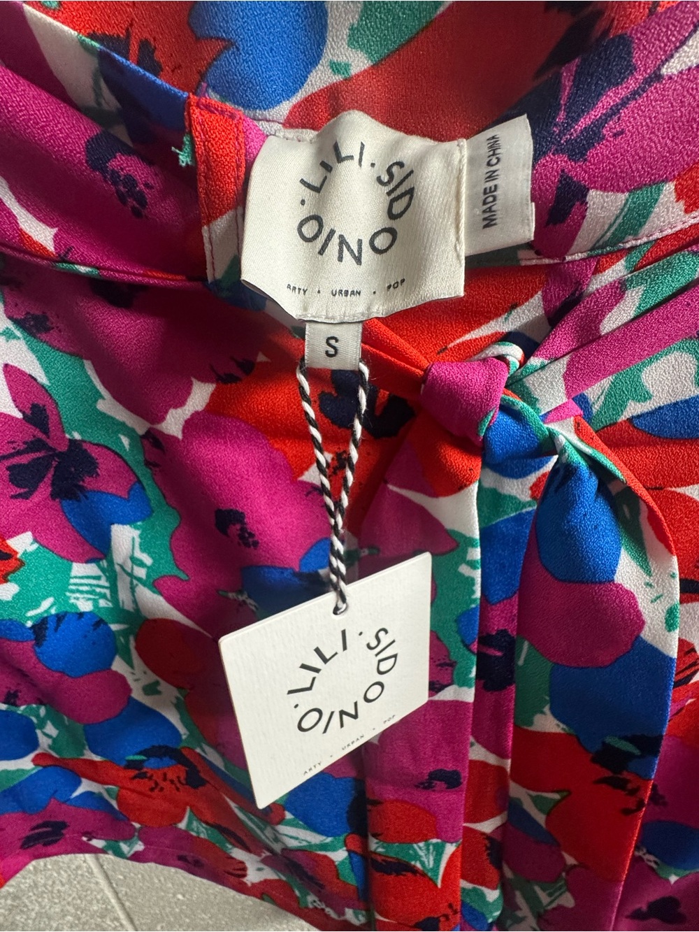 Lili Sidonio Tie-Waist shorts in Fuchsia Multi colored - Picture 2 of 4